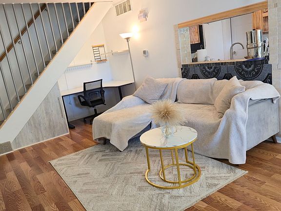 5th image of 319 Farmingdale Cir