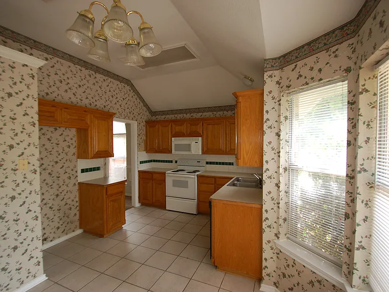 1125 Roundrock Dr — Photo 5