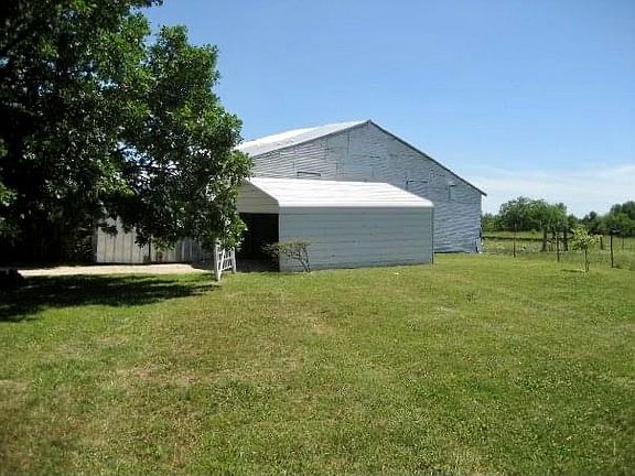 3rd image of 5544 Farm Road 905