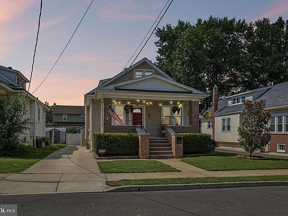 3rd image of 109 E Oakland Ave
