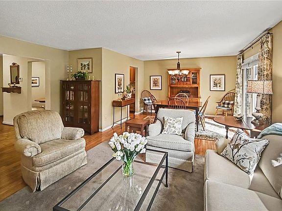 2nd image of 10237 Foster St
