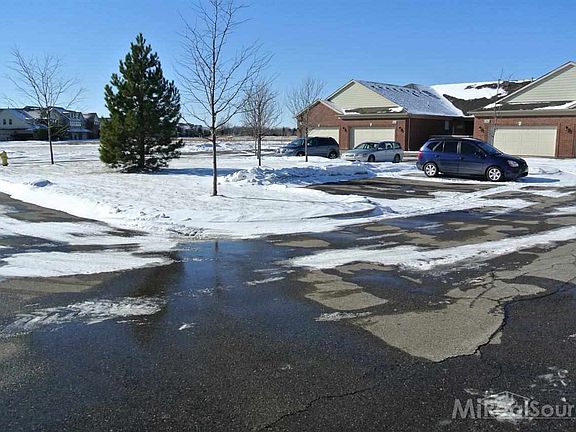 5th image of 49140 Kimberly Ct