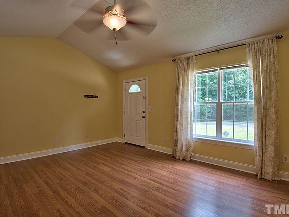 5th image of 2427 Margaret Ave
