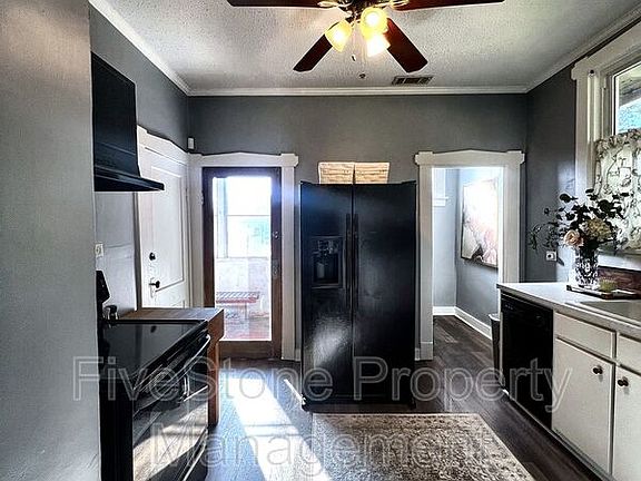 4th image of 279 N Watkins St