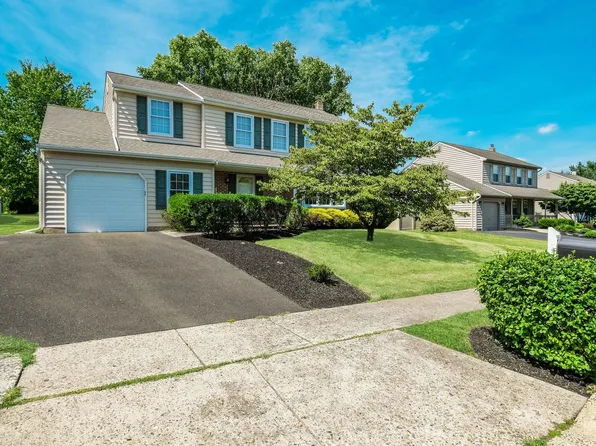 185 Winchester Ln, Newtown, PA 18940