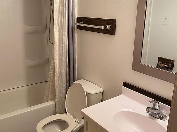 4th image of 8222 Hovey Ct APT B
