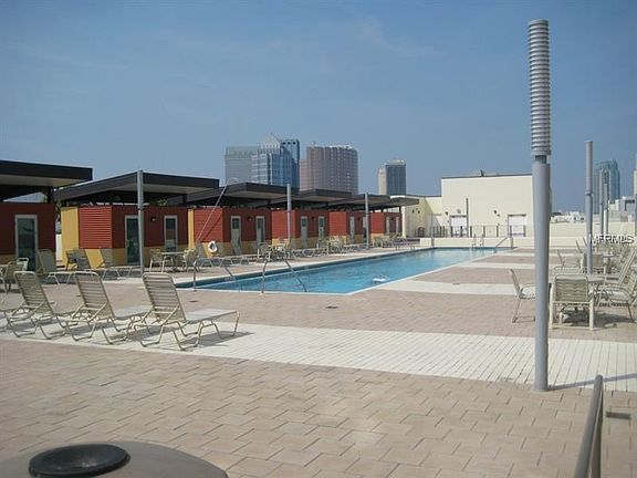 3rd image of 1120 E Kennedy Blvd Unit 725