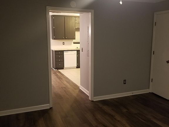 2nd image of 3070 Parkside Ct