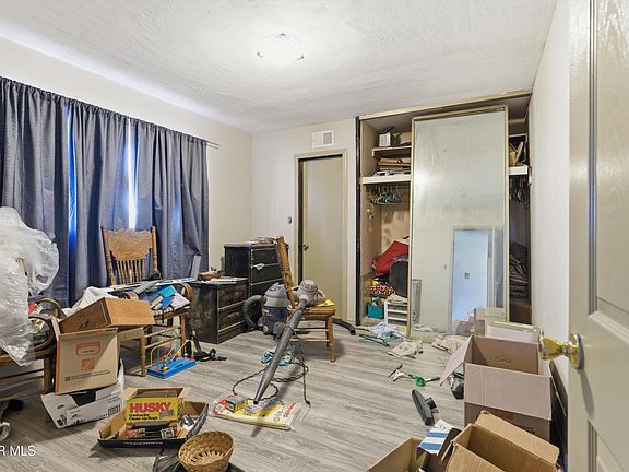 3rd image of 4756 W Avenue L