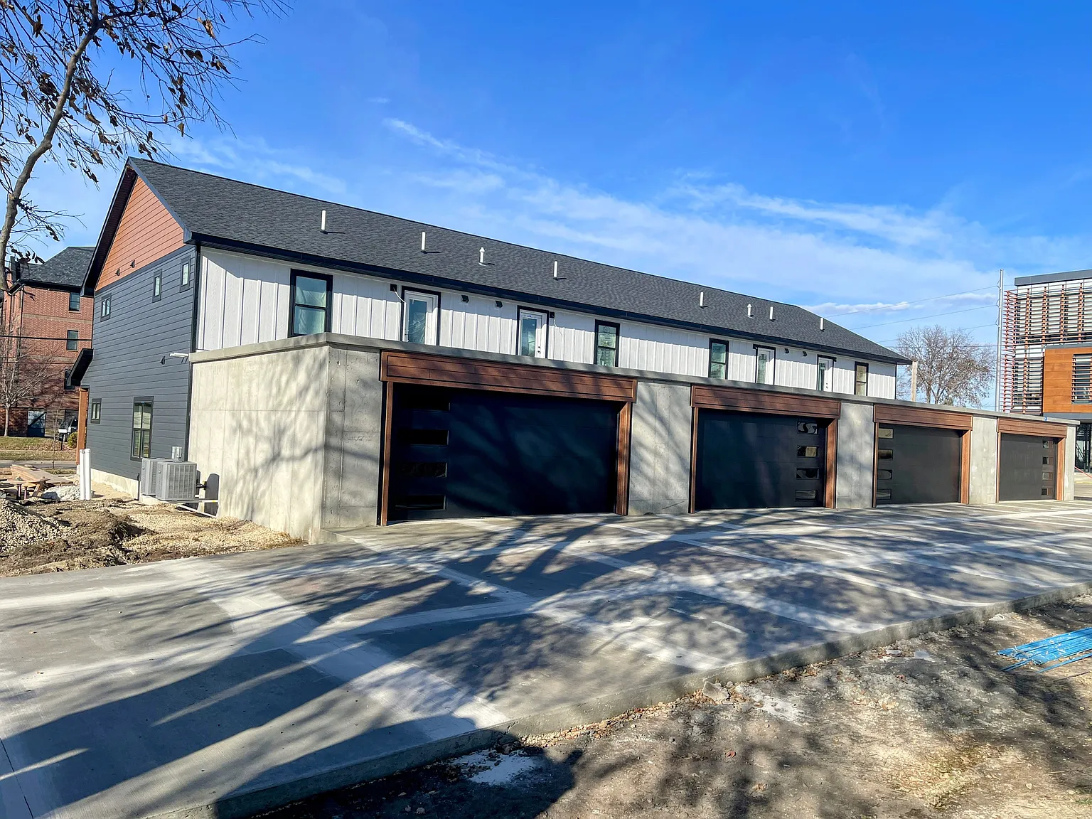 4 bed, 3.0 bath, 2000 sqft, $4,375 — Photo 4
