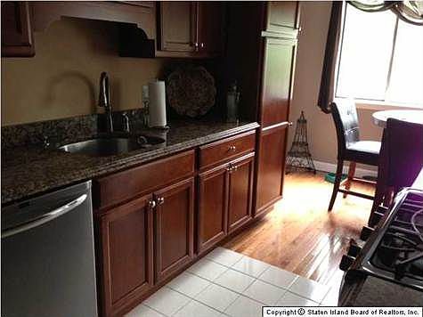 4th image of 178 Wirt Ave