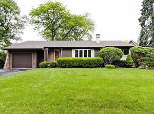 977 Waverly Rd, Glen Ellyn, IL 60137