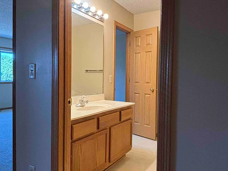657B Kingfisher Ln #B — Photo 11