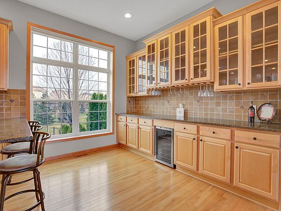 4th image of 2319 Golf Dr