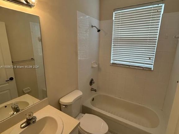 5th image of 11571 NW 83rd Way
