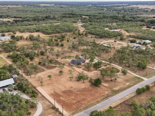 705 Rawhide Rd, Seguin, TX 78155