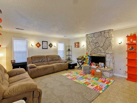 3rd image of 219 W California Ave