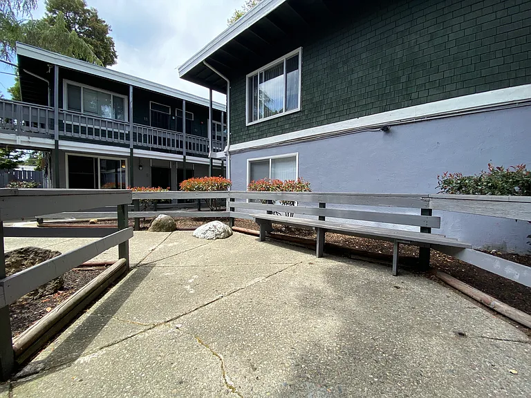 Tahoe Terrace Apartments — Photo 17