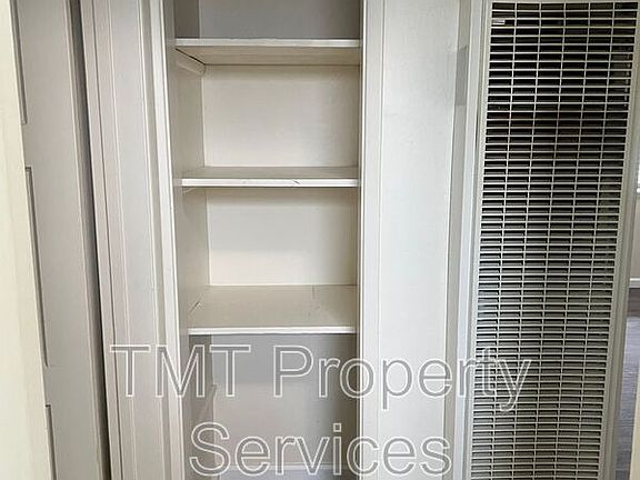 5th image of 450 Hillview St