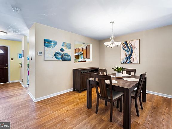 5th image of 522 Meadowmist Way