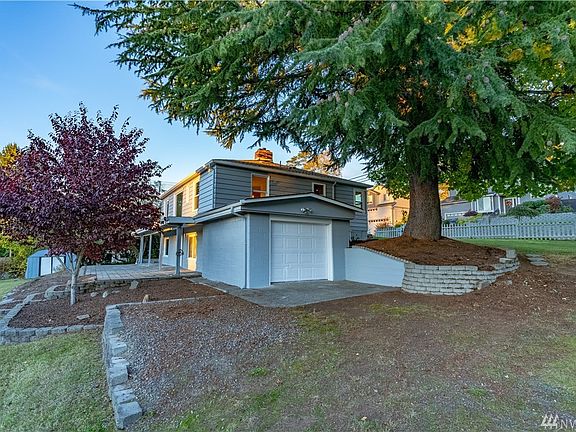 2nd image of 3020 Louise Ave W