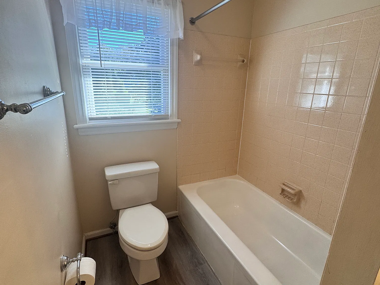 4 bed, 1651 sqft, $2,100 — Photo 4