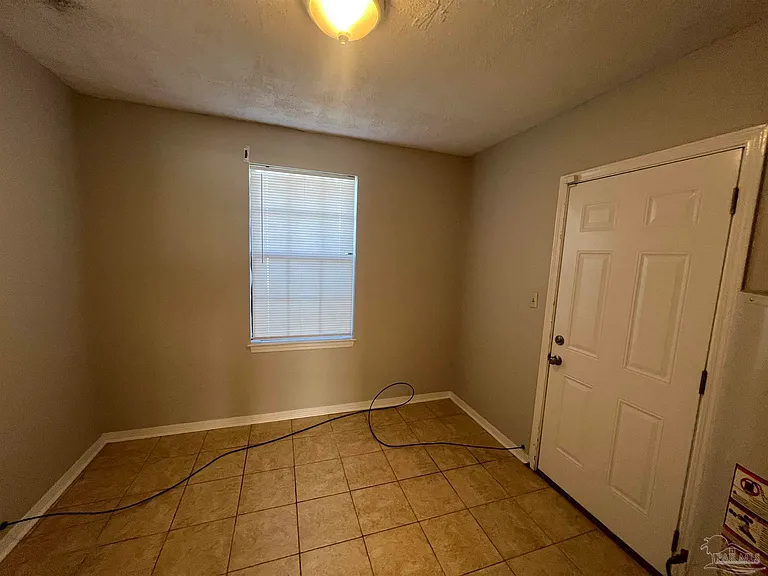 842 Amberway Dr — Photo 9