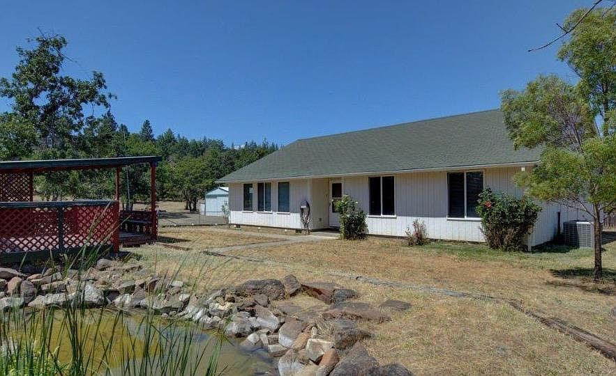 1st image of 204 Crescent Dr