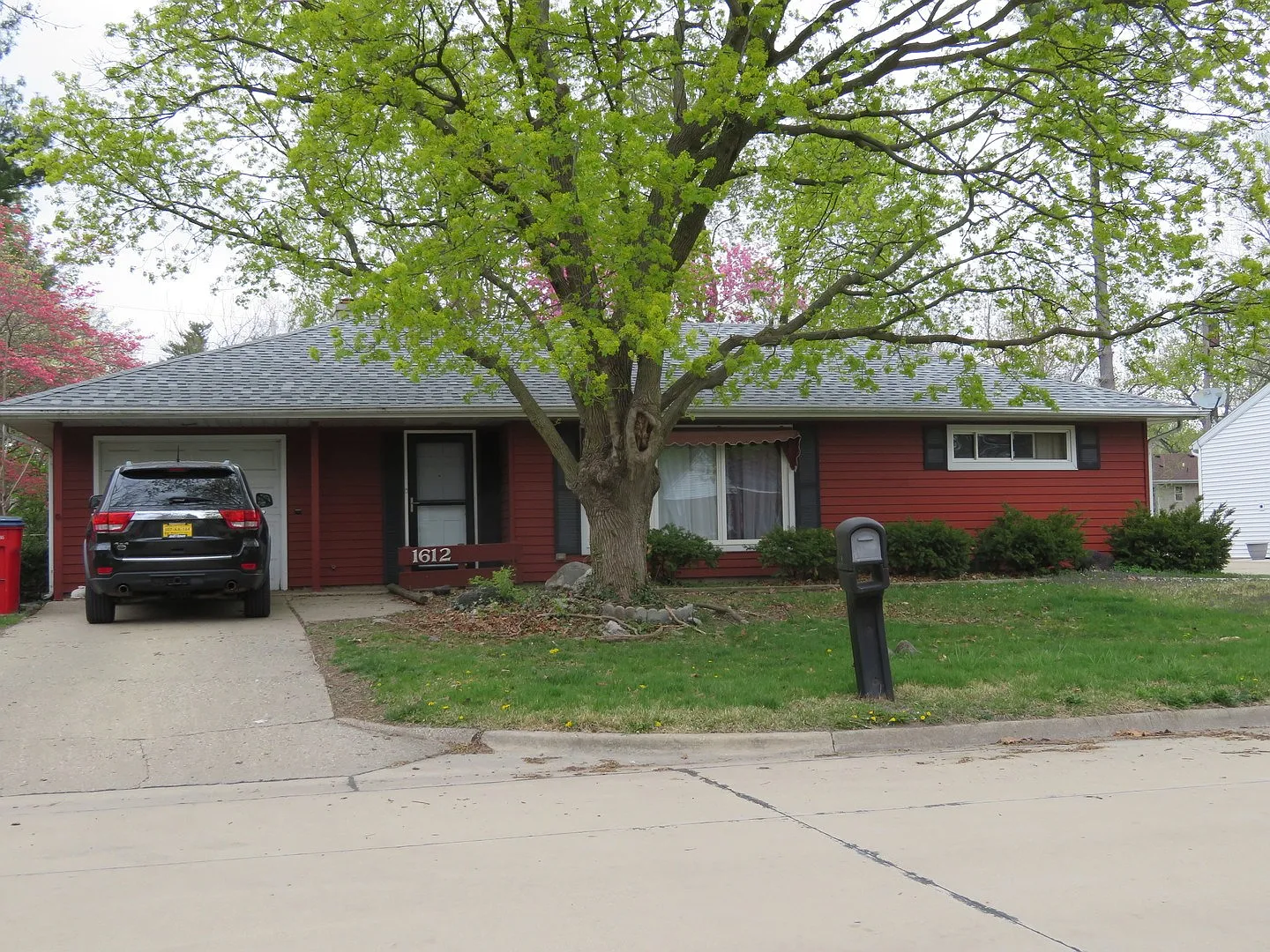1612 Sangamon Dr photo 1