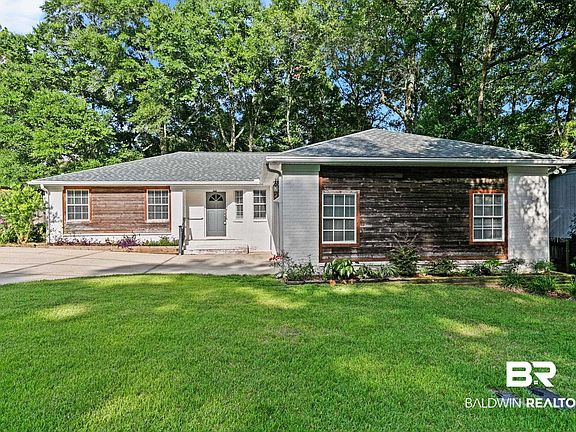 2nd image of 303 Greenbriar Cir S
