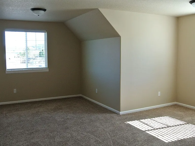 2620 Newton St — Photo 23