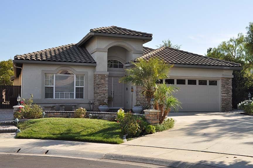 Immaculate 2100 sf