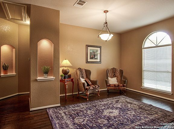4th image of 842 San Fernando Ln