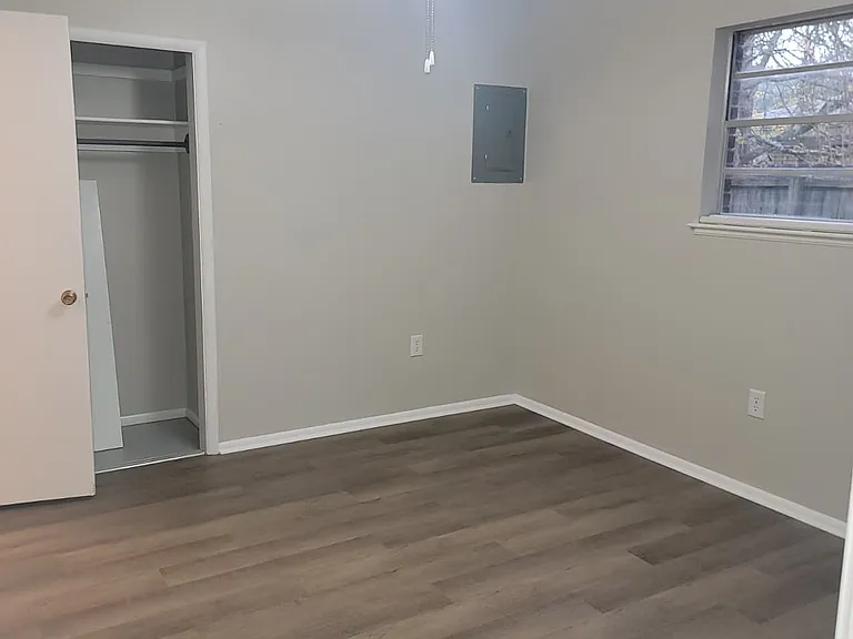 2610 Demaret Dr — Photo 10