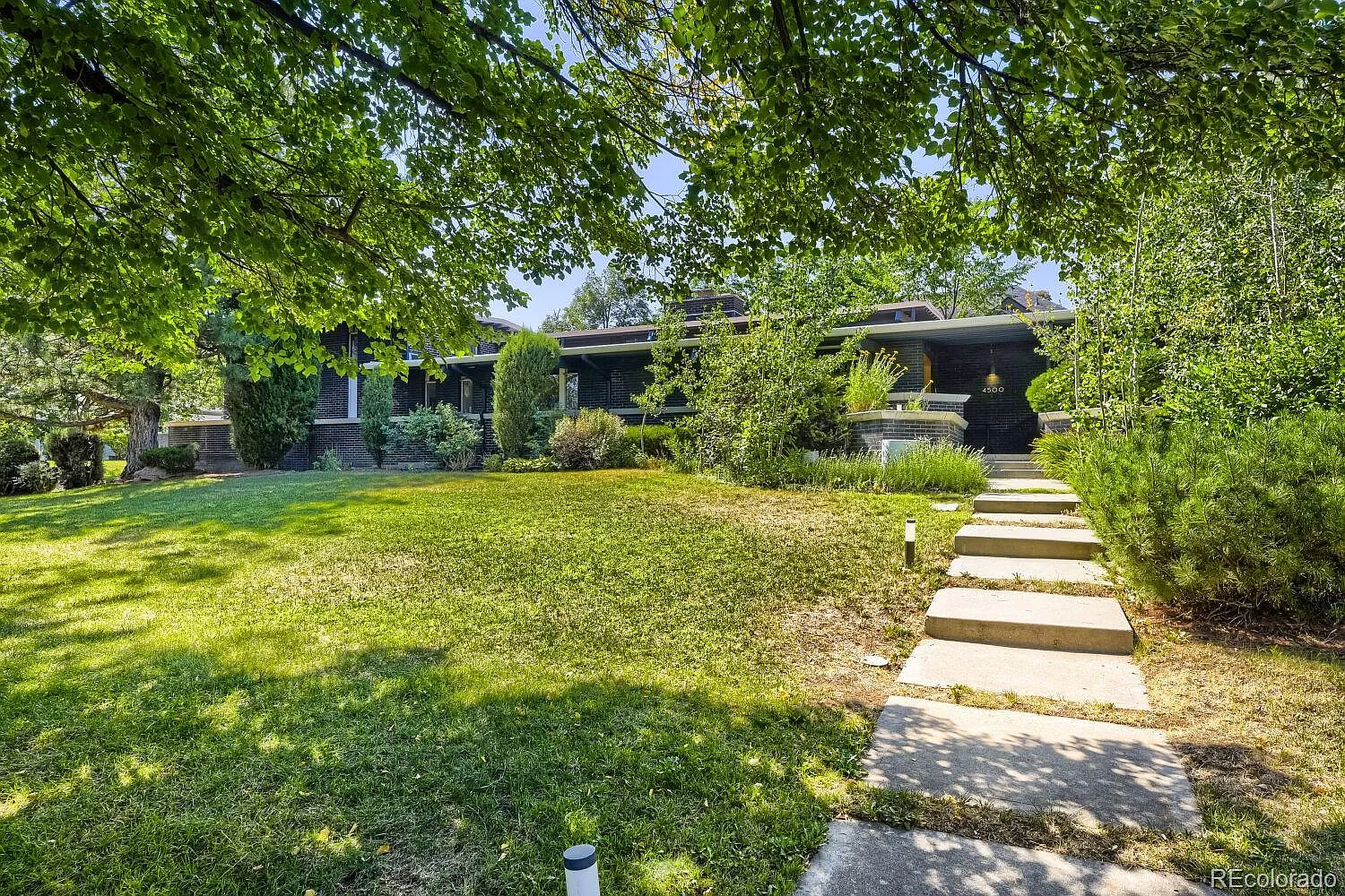 5 bed, 5.5 bath, 4762 sqft, $13,500 — Photo 2