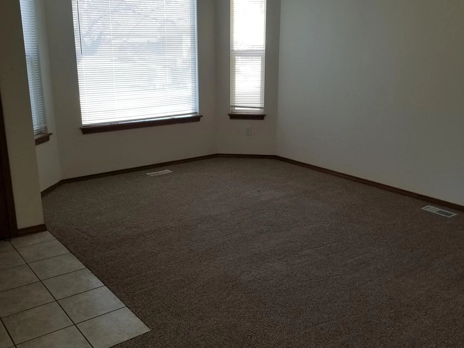 3 bed, 1127 sqft, $2,300 — Photo 2