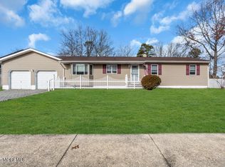 64 Sunset Dr, Howell, NJ 07731