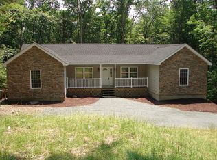 805 Highland Dr, Lakeville, PA 18438