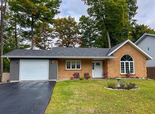 30 Shaw Cres, Huntsville, ON P1H 1T7