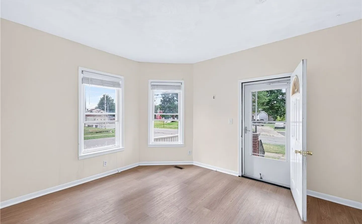 223 E Bloomfield St — Photo 1