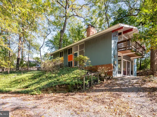 10805 Clermont Ave, Garrett Park, MD 20896