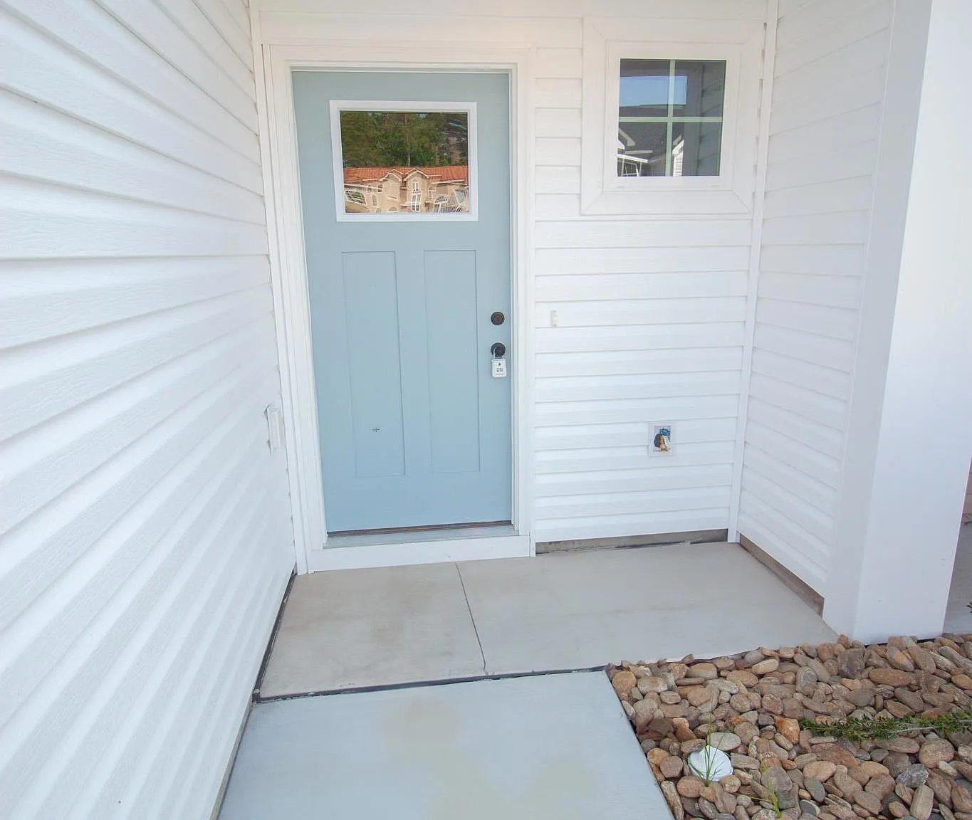 3 bed, 2.5 bath, 1600 sqft, $1,890 — Photo 2