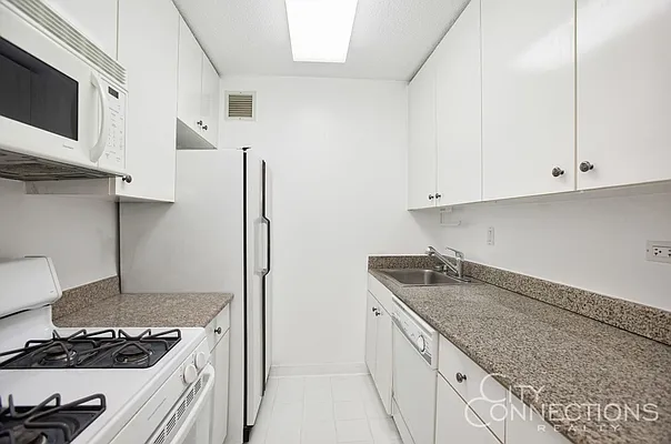 Rented by City Connections Realty | media 19