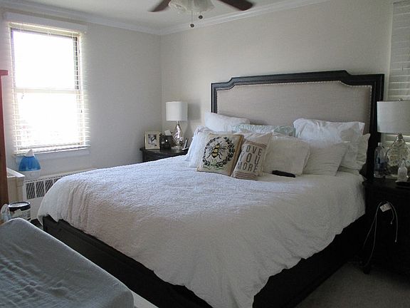 5th image of 13 Bryant Cres APT 1C
