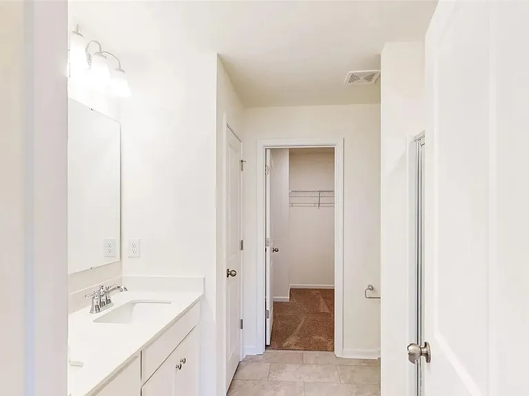 2833 Aubrey St — Photo 13