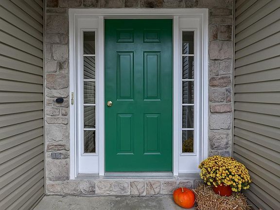 2nd image of 107 Acorn Ln