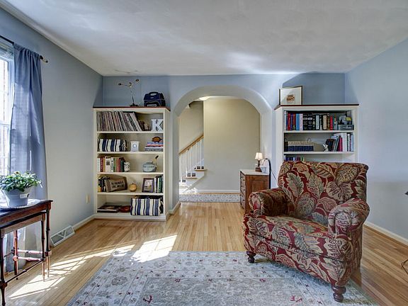 5th image of 185 Ivy Ln