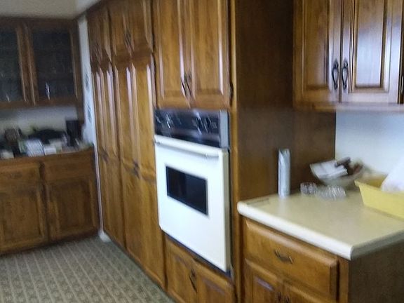3rd image of 28 Skyline Dr