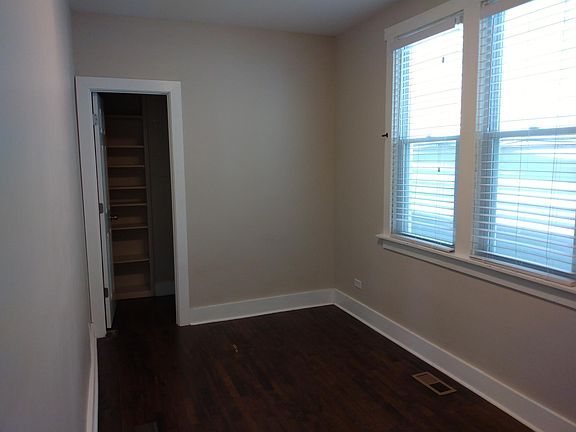 4th image of 3431 W Dickens Ave #1