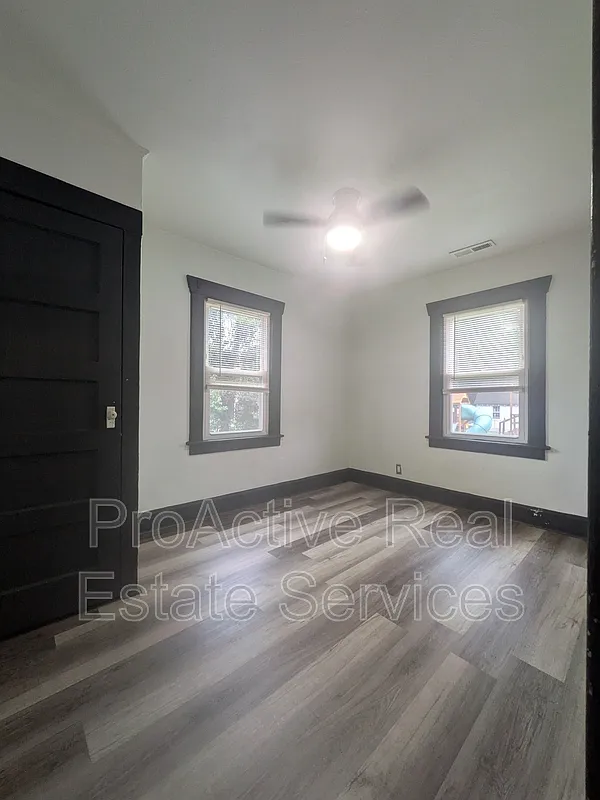 3 bed, 1.0 bath, 1123 sqft, $1,850 — Photo 1